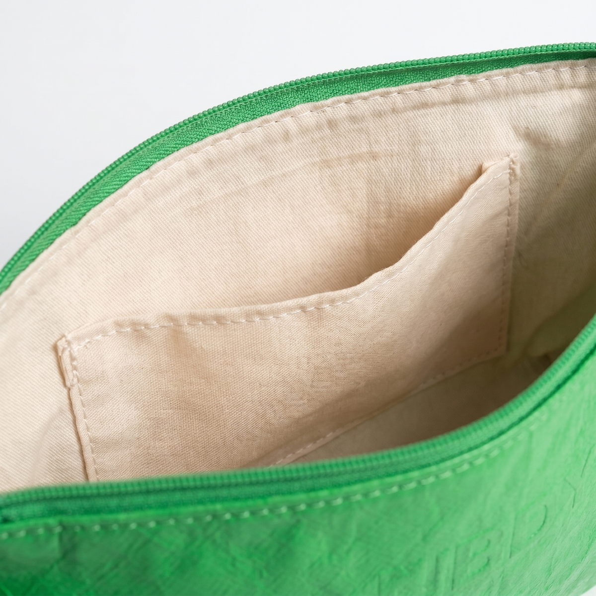 nbdy-essentials-pouch packshot 4